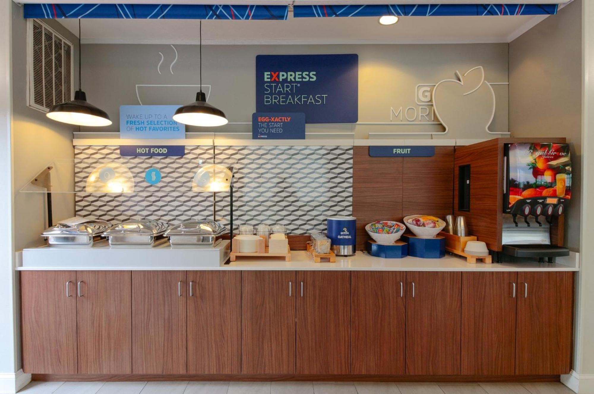 Holiday Inn Express Leland - Wilmington Area By Ihg Экстерьер фото