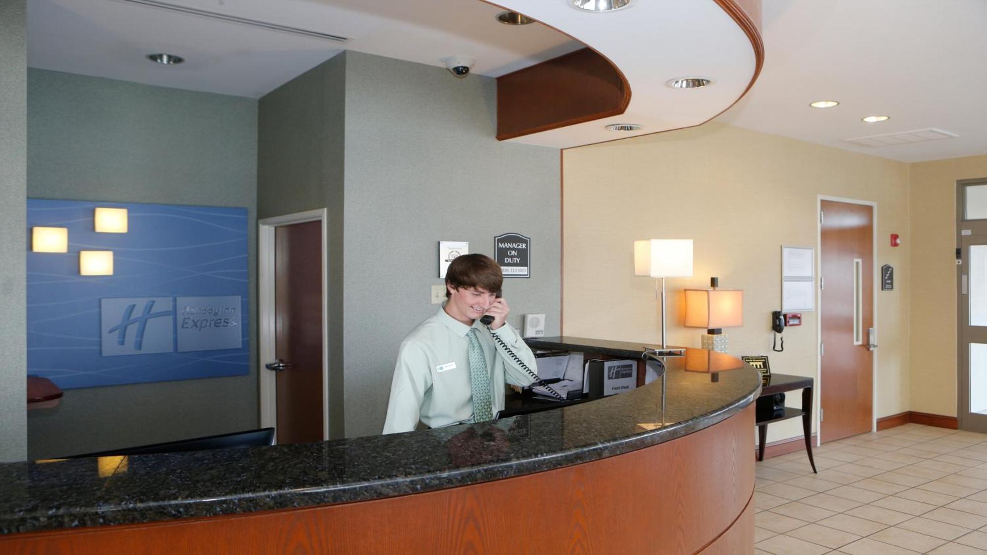 Holiday Inn Express Leland - Wilmington Area By Ihg Экстерьер фото